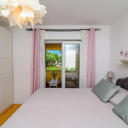 Apartment House Rosa *